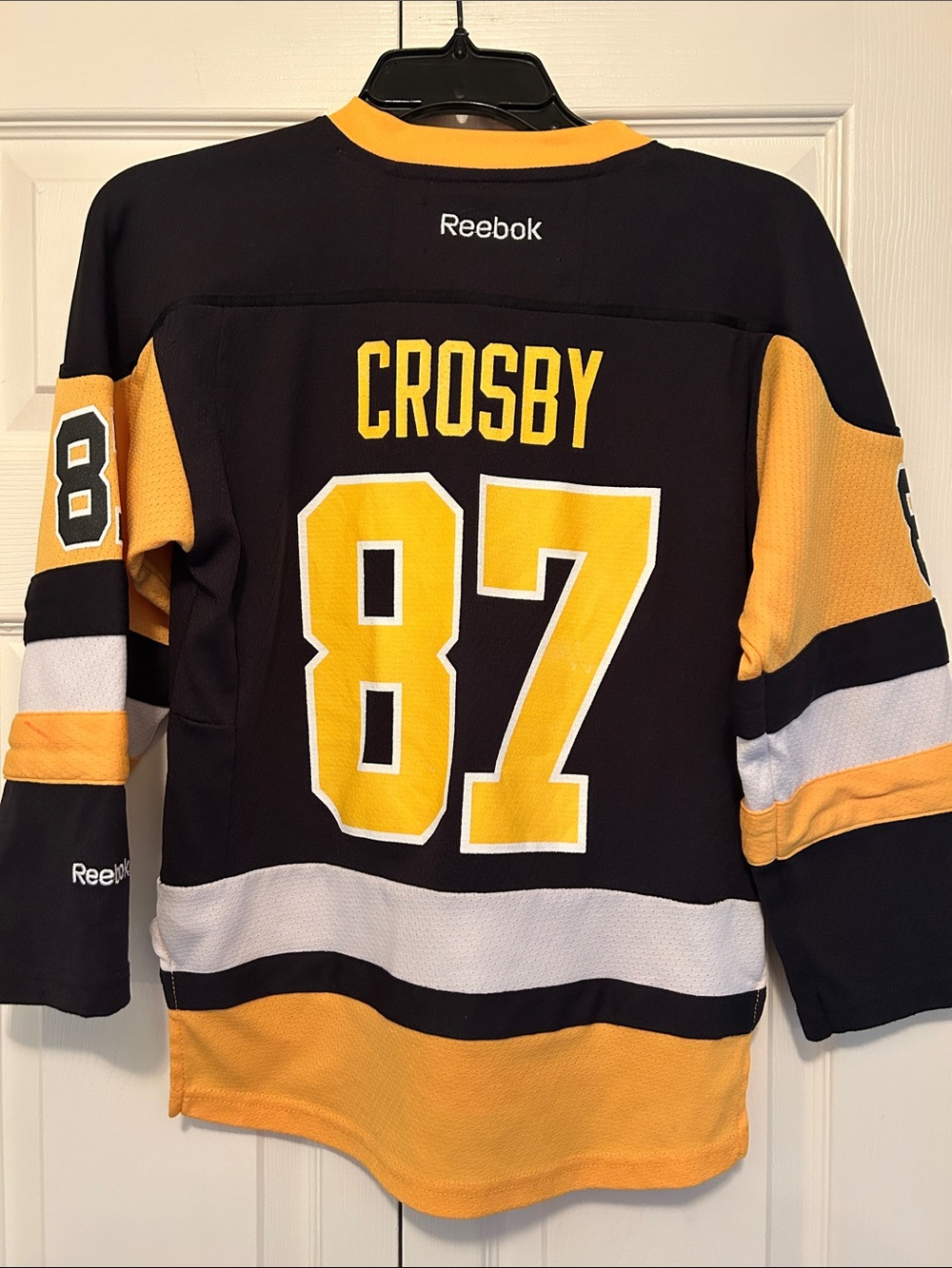 Reebok Black & Gold Pittsburgh Penguins Sidney Crosby Jersey #87. Youth S/M - Picture 3 of 4